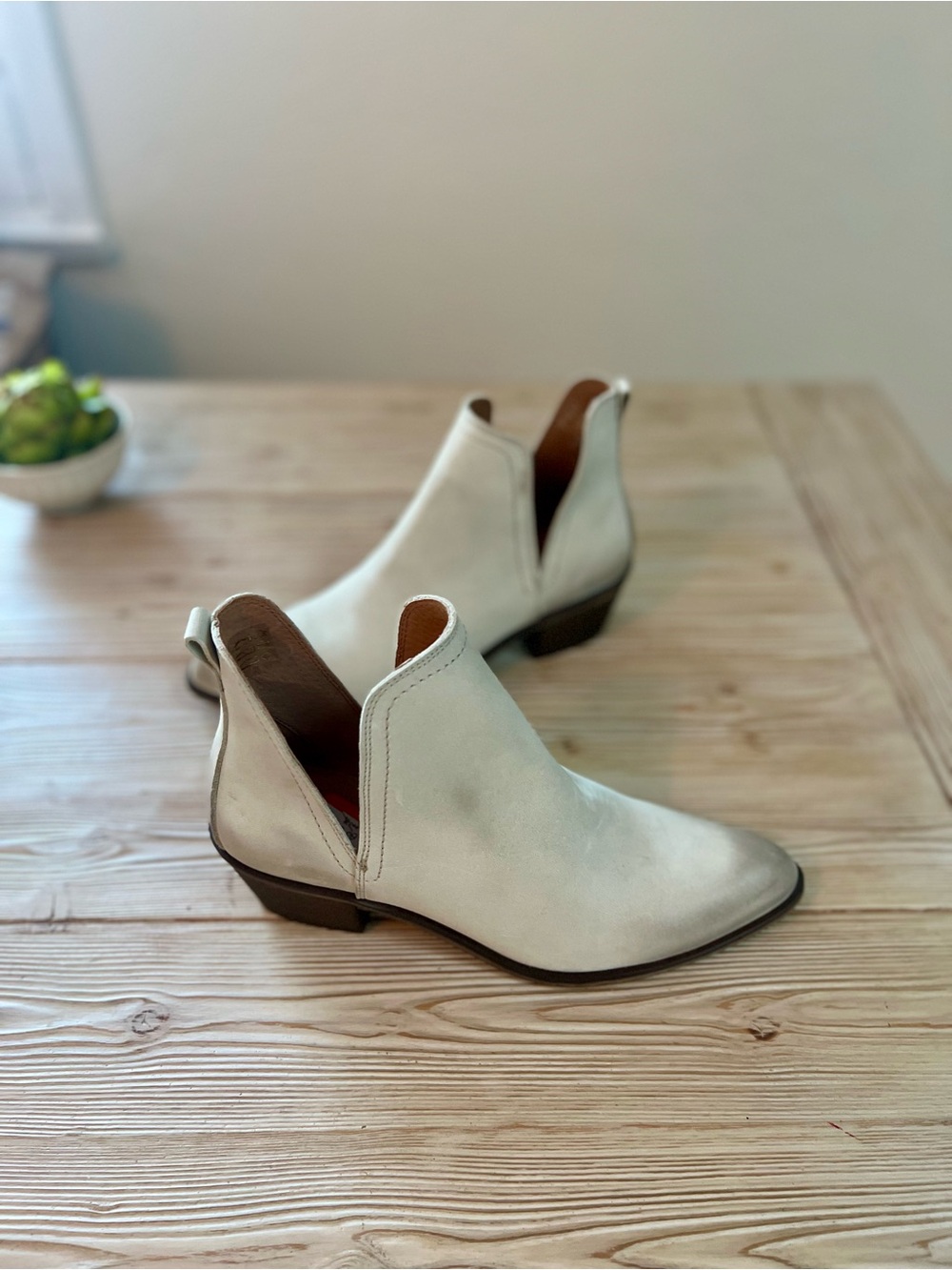New Overland Cassidy Ivory Leather Ankle Boots EU 39 / US 8.5